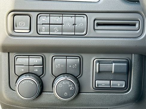 Used 2021 Chevrolet Tahoe Z71 w/ Z71 Signature Package image 10