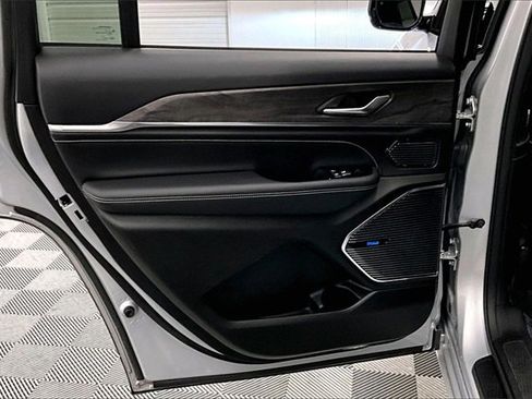 Used 2021 Jeep Grand Cherokee L Overland image 20