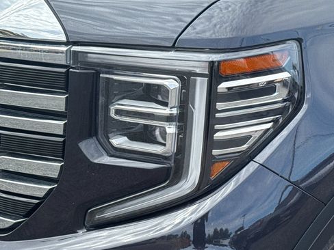 Used 2025 GMC Sierra 1500 SLT AWD/4WD image 49