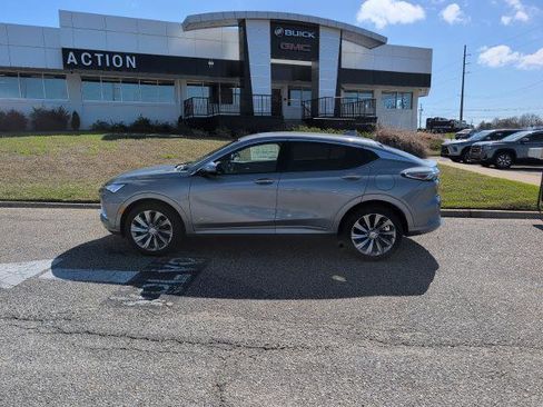 New 2026 Buick Envista Avenir image 2