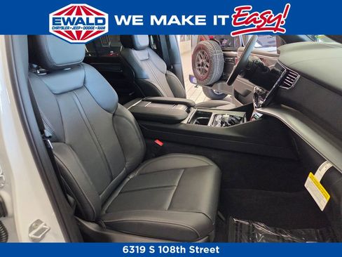 New 2026 Jeep Grand Wagoneer Limited AWD/4WD image 13