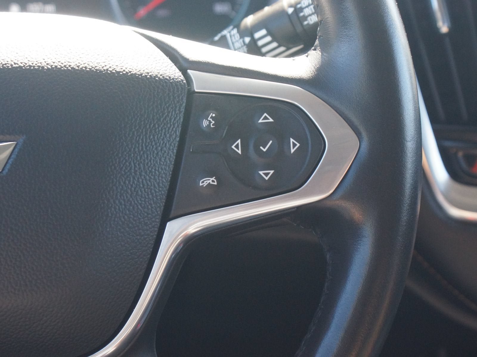Used 2020 Chevrolet Traverse Premier FWD image 12
