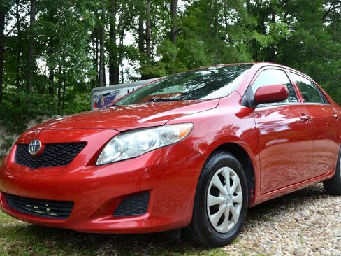Used 2010 Toyota Corolla LE FWD image 2
