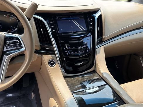 Used 2020 Cadillac Escalade Platinum AWD/4WD image 9