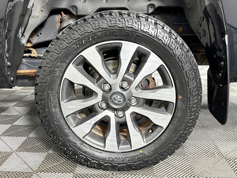 Used 2018 Toyota Tundra Limited image 35