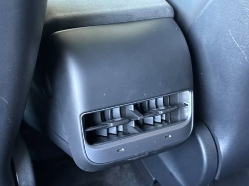Used 2022 Tesla Model Y Performance AWD/4WD image 15