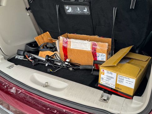 Used 2018 Chrysler Pacifica Touring-L image 16