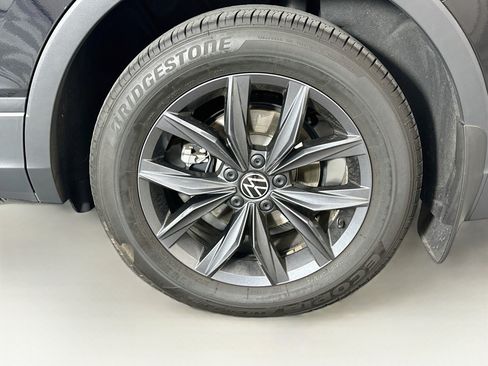 Used 2023 Volkswagen Tiguan SE w/ Panoramic Sunroof Package FWD image 11