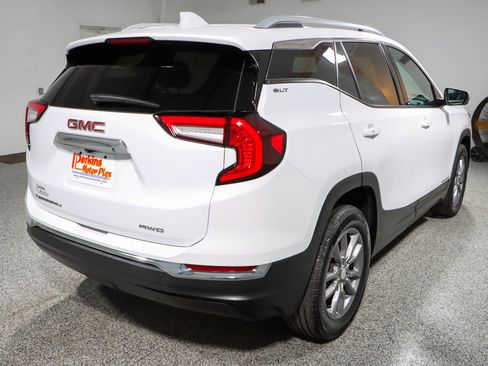 Used 2024 GMC Terrain SLT AWD/4WD image 7
