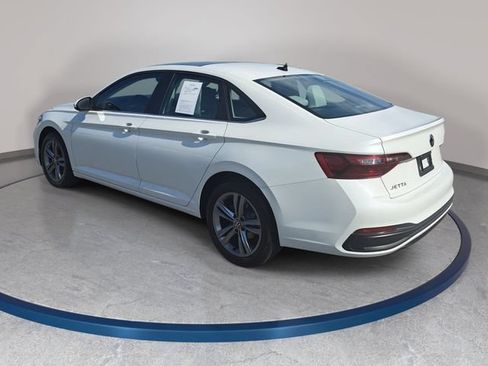 Certified 2023 Volkswagen Jetta SE FWD image 7