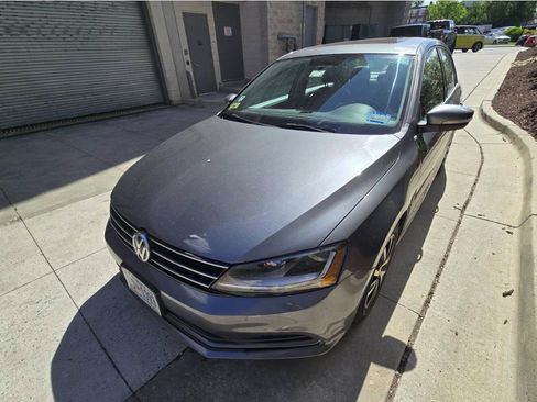 Used 2017 Volkswagen Jetta SE FWD image 9