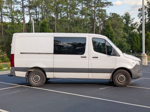 Used 2022 Mercedes-Benz Sprinter 2500 image 11