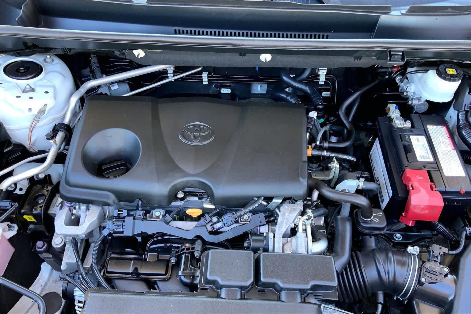 Used 2021 Toyota RAV4 LE FWD image 31