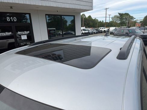 Used 2023 Jeep Grand Cherokee Altitude image 12