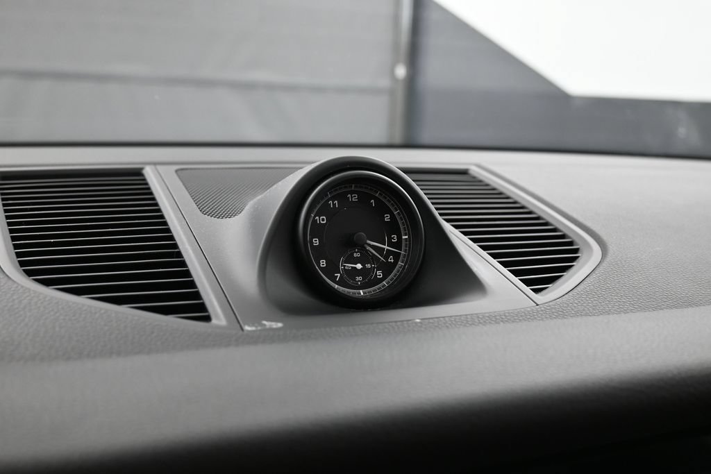 Certified 2023 Porsche Macan Turbo AWD/4WD image 20