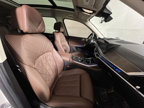 Used 2023 BMW X7 xDrive40i image 28