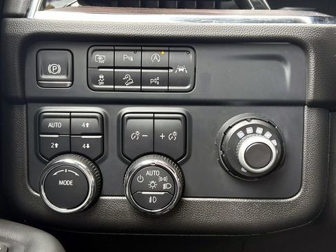 Used 2025 Chevrolet Tahoe Z71 AWD/4WD image 23
