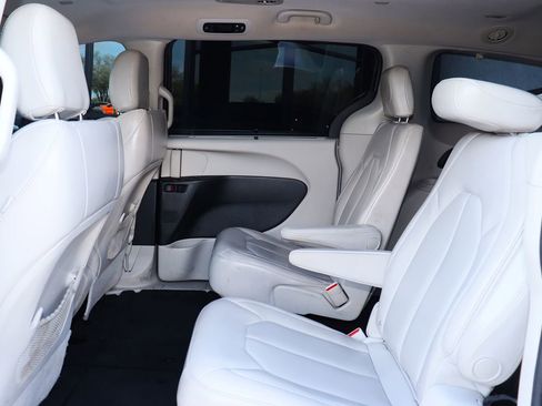 Used 2021 Chrysler Voyager Lxi image 33