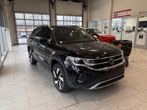 Used 2024 Volkswagen Taos SEL image 3