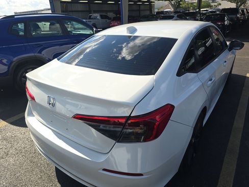 Used 2023 Honda Civic Sport image 6