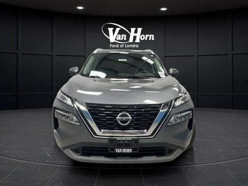 Used 2021 Nissan Rogue SV AWD/4WD image 2