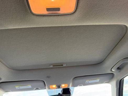 Used 2024 Hyundai Venue SEL FWD image 32