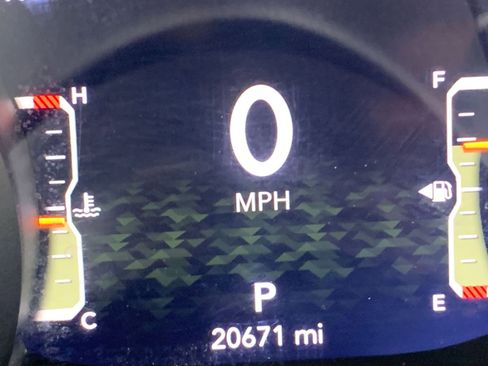 Used 2025 Jeep Wrangler Sahara image 39