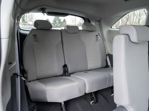 Used 2024 Toyota Sienna LE image 33