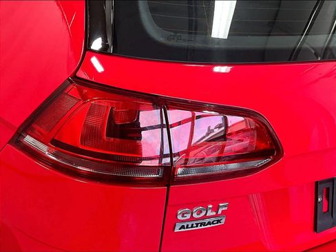 Used 2017 Volkswagen Golf Alltrack S image 33