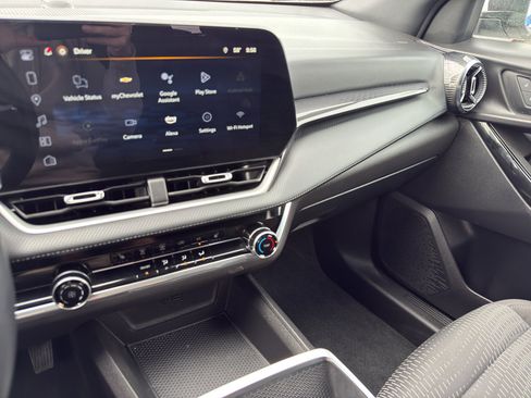 Used 2025 Chevrolet Equinox LT FWD image 20