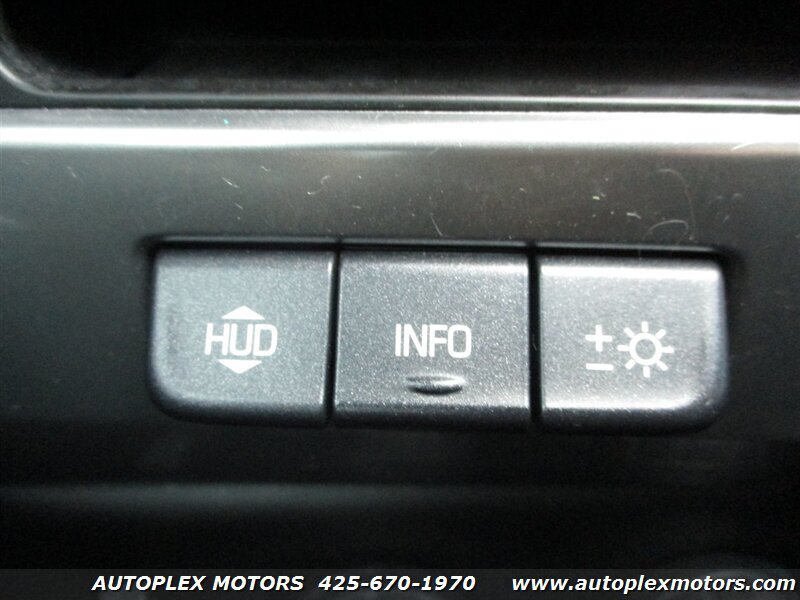 Used 2018 Chevrolet Suburban Premier AWD/4WD image 22