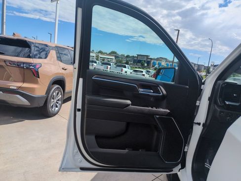 Used 2023 Chevrolet Silverado 1500 LT AWD/4WD image 10