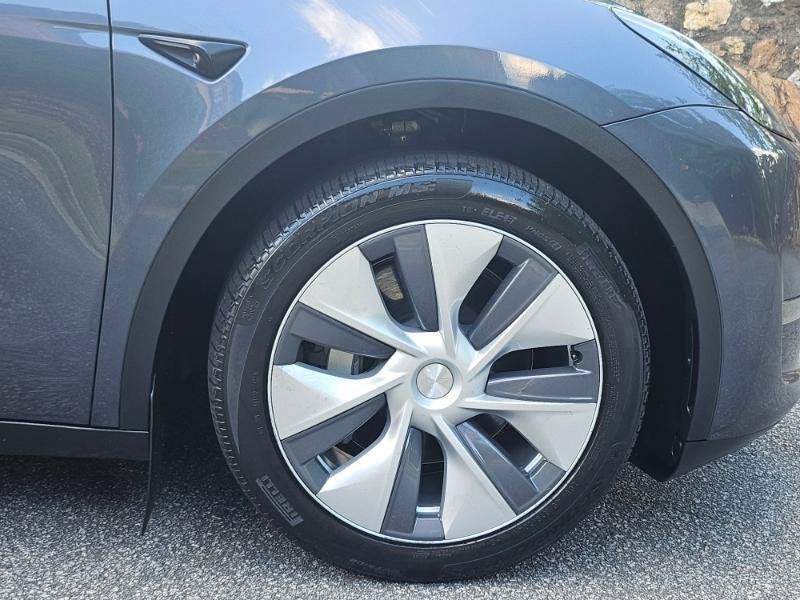 Used 2023 Tesla Model Y Long Range AWD/4WD image 17