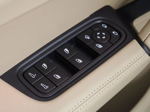 Used 2026 Porsche Cayenne Coupe AWD/4WD image 18