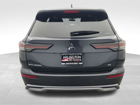 Used 2025 Mitsubishi Outlander SE image 5