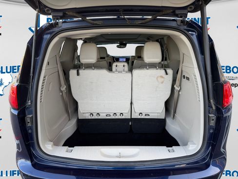 Used 2017 Chrysler Pacifica Limited w/ UConnect Theater Package FWD image 23