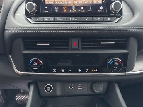 Used 2023 Nissan Rogue SV image 17