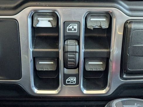 Used 2021 Jeep Wrangler Unlimited Sahara image 26