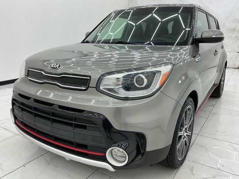 Used 2018 Kia Soul ! w/ Tech Package FWD image 1