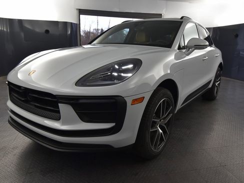 Used 2026 Porsche Macan AWD/4WD image 34