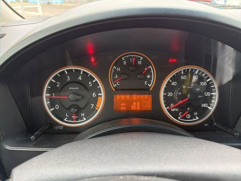 Used 2015 Nissan Titan SV w/ SV Value Truck Package image 12