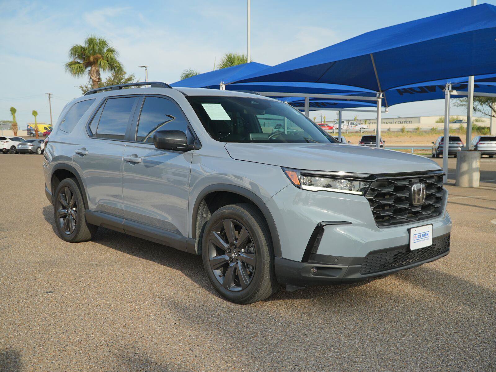 Used 2025 Honda Pilot Sport image 4