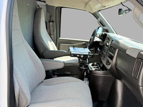 Used 2021 Chevrolet Express 2500 RWD image 25
