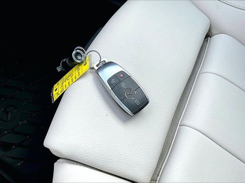 Used 2023 Mercedes-Benz GLB 250 4MATIC image 15