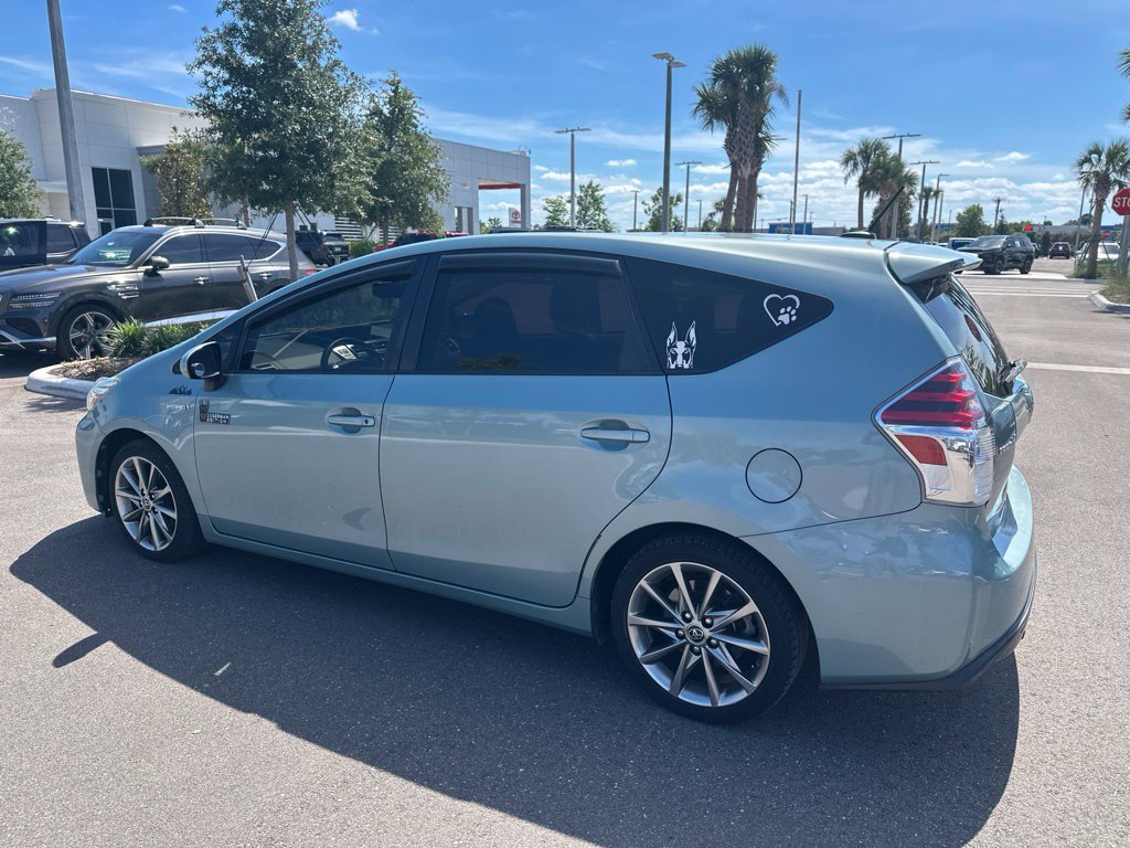 Used 2017 Toyota Prius V Five FWD image 4
