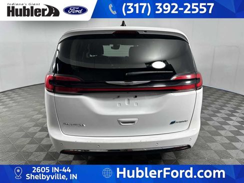 Used 2024 Chrysler Pacifica Limited FWD image 7
