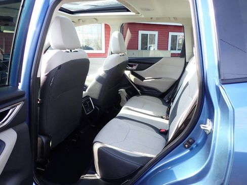 Used 2022 Subaru Forester Premium image 9