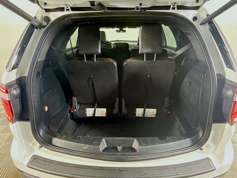 Used 2018 Ford Explorer XLT w/ Equipment Group 202A image 35