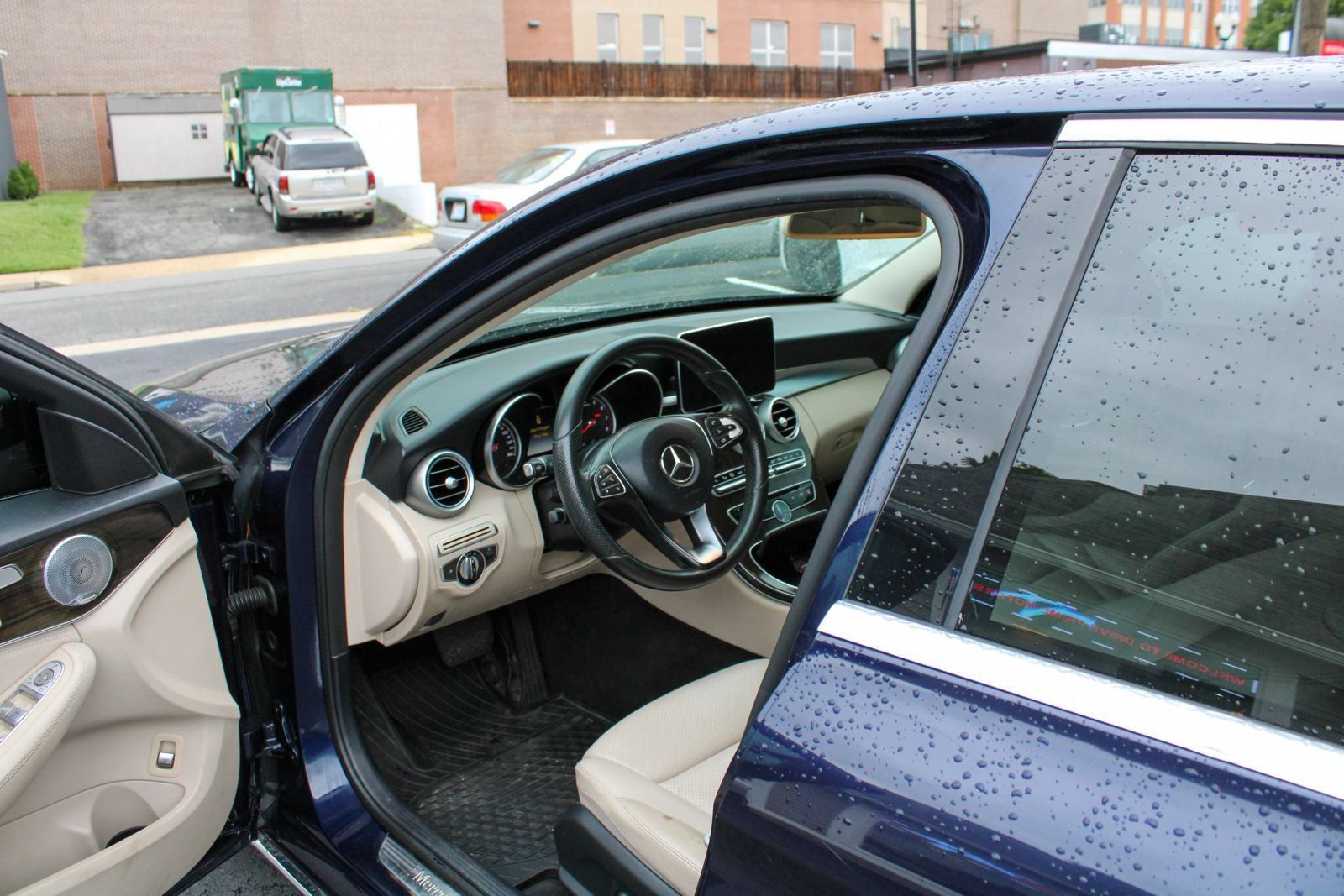 Used 2015 Mercedes-Benz C 300 4MATIC Sedan image 9