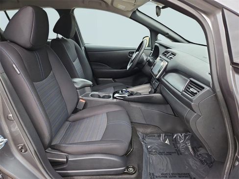 Used 2020 Nissan Leaf SV w/ Protection Package image 28